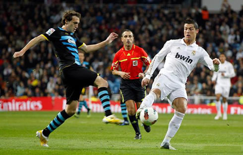 Cristiano Ronaldo reaching the ball first than the defender