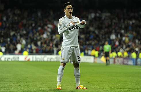 Callejón celebrating Real Madrid goal pointing to the club's badge