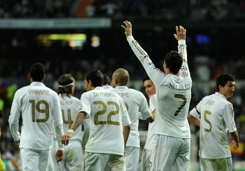 Cristiano Ronaldo celebration towards the Bernabéu crowd in Real Madrid 5-2 APOEL