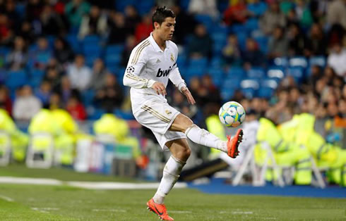 Cristiano Ronaldo perfect ball control and technique, using the new Nike Mercurial Vapor VIII 8, in a UEFA Champions League game for Real Madrid in 2012