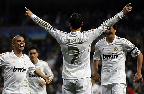 Cristiano Ronaldo celebrating his goal with Pepe and Nuri Sahin, in Real Madrid 2012