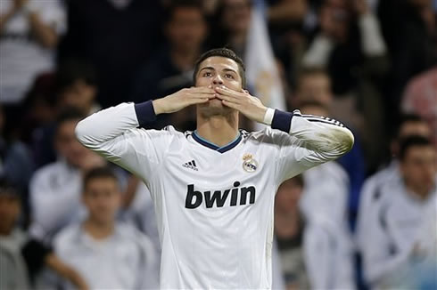 Cristiano Ronaldo sending kisses to his family watching the game at the Santiago Bernabéu, in 2013
