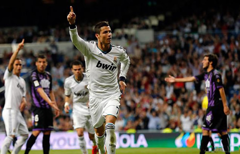 Cristiano Ronaldo puts Real Madrid on a comfortable lead and runs towards the fans to celebrate his second goal on the night