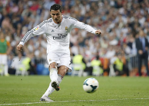 Cristiano Ronaldo shooting a football in Real Madrid 2014