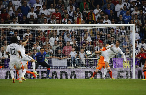 Cristiano Ronaldo backheel goal in Valencia 2-2 Real Madrid, in 2014