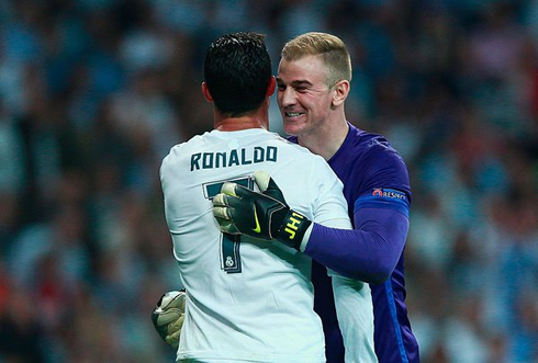 Joe Hart hugging Cristiano Ronaldo in Real Madrid vs Manchester City in 2016