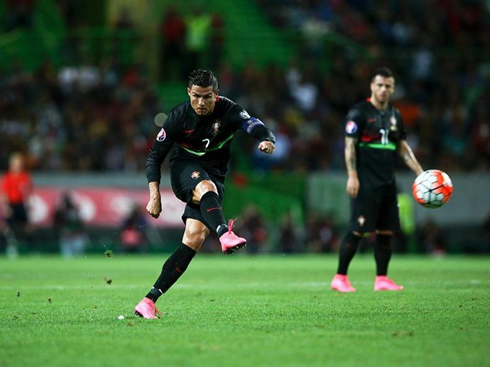 Cristiano Ronaldo free-kick shot in Portugal 0-1 France, in September of 2015
