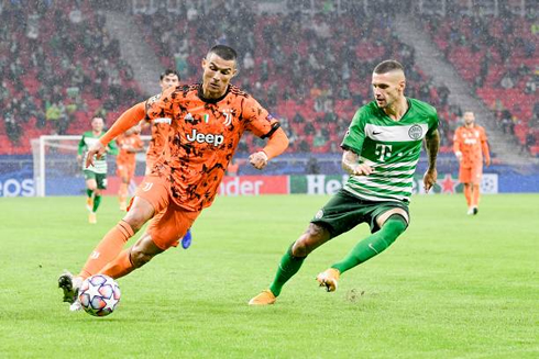 Cristiano Ronaldo moving the ball forward with his right foot