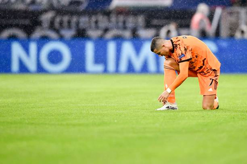 Cristiano Ronaldo tying his shoes during a game for Juventus