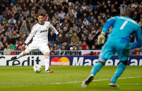 Cristiano Ronaldo getting an easy goal in the game between Real Madrid and Ajax, for the UCL 2012-2013