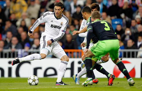 Cristiano Ronaldo new dribble move, in Real Madrid vs Ajax, in 2012-2013