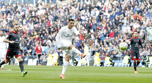 Cristiano Ronaldo long range shot, in Real Madrid 7-1 Celta de Vigo for La Liga 2015-2016