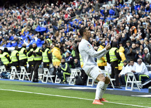 Cristiano Ronaldo celebrates near the crowd in the Bernabéu