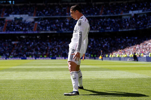 Cristiano Ronaldo celebration gesture at the Santiago Bernabéu