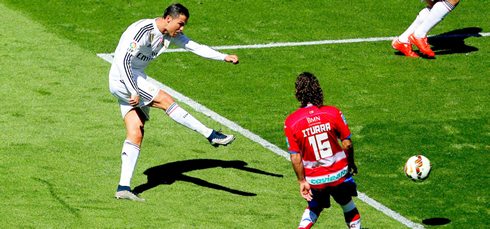 Cristiano Ronaldo powerful right-foot strike, in Real Madrid vs Granada
