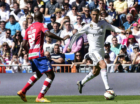 Cristiano Ronaldo running with the ball in Real Madrid 9-1 Granada