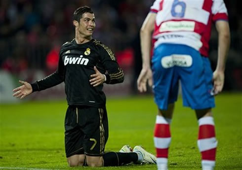 Cristiano Ronaldo smiling on being on his knees on the pitch, during a match between Granada and Real Madrid for La Liga 2012