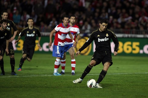 Cristiano Ronaldo taking a penalty-kick in Granada 1-2 Real Madrid, in 2012