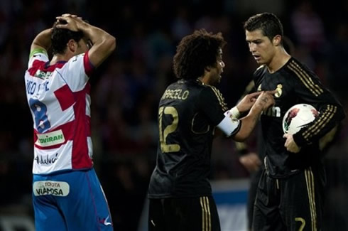 Marcelo pointing to Cristiano Ronaldo and giving him confidence before a penalty-kick for Real Madrid
