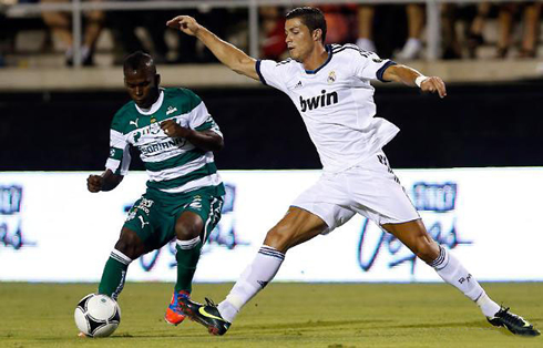 Cristiano Ronaldo using his body to win a position against an opponent, in Real Madrid pre-season friendly against Santos Laguna, in 2012