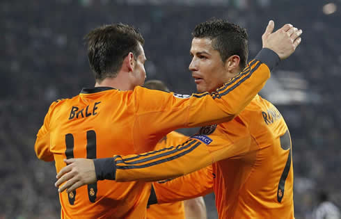 Cristiano Ronaldo and Gareth Bale greeting each other, in Real Madrid orange uniforms