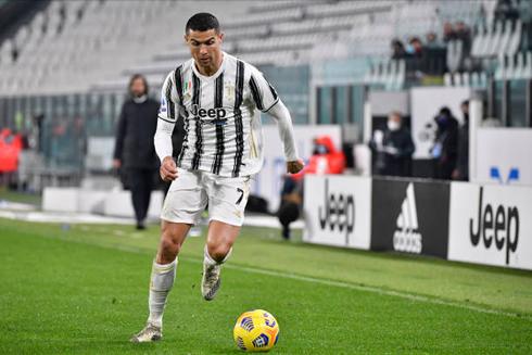 Cristiano Ronaldo racing with the ball near the sideline