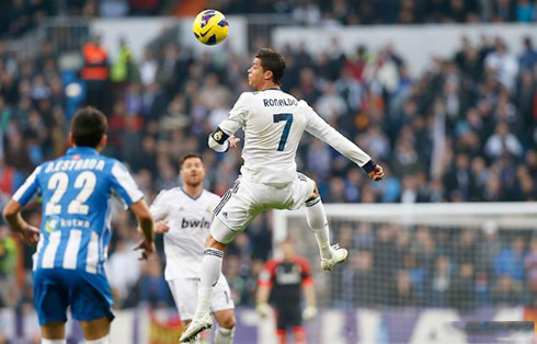 Cristiano Ronaldo completely in the air, heading the ball to his side, in Real Madrid vs Real Sociedad, in 2013
