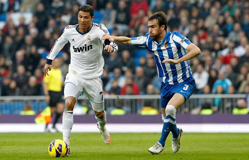 Cristiano Ronaldo escaping his marking even though he's being pulled by his arm, in Real Madrid 4-3 Real Sociedad, for La Liga 2012-2013