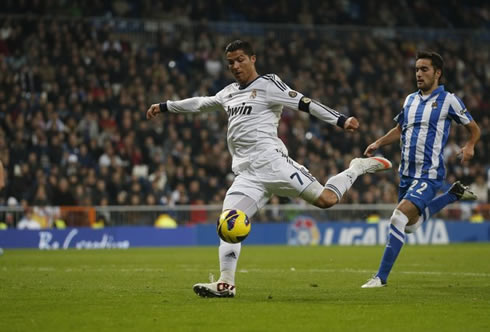 Cristiano Ronaldo left foot strike in Real Madrid 4-3 Real Sociedad, in La Liga 2012-2013