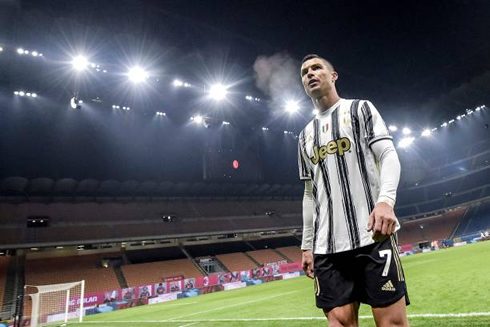 Cristiano Ronaldo walking out of the pitch, in AC Milan vs Juventus