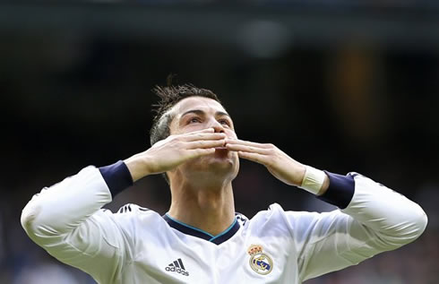 Cristiano Ronaldo sending kisses to his family and the fans at the Santiago Bernabéu, in 2013