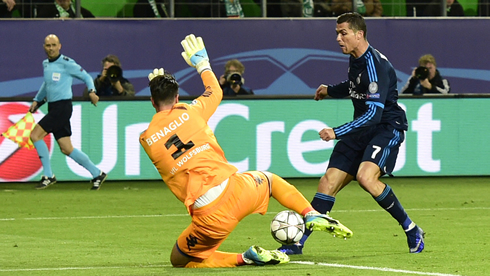 Cristiano Ronaldo tries to lob the ball over Diego Benaglio, in Wolfsburg vs Real Madrid in 2016