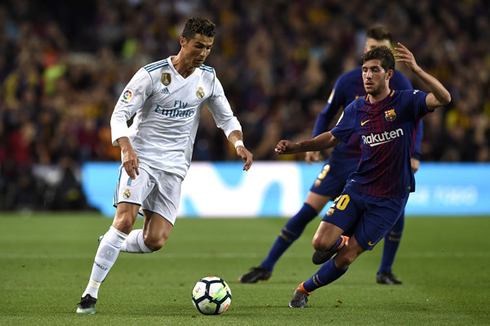 Cristiano Ronaldo dribbling Sergi Roberto in Barcelona 2-2 Real Madrid in 2018