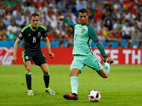 Cristiano Ronaldo left foot strike in Portugal vs Wales