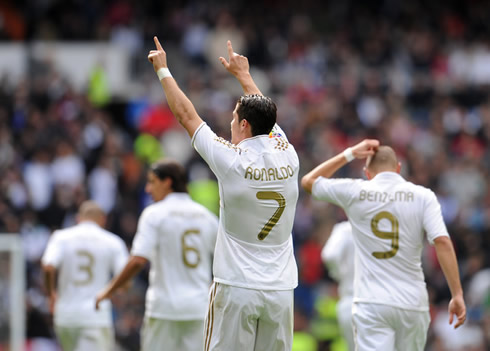 Cristiano Ronaldo dedicating the goal to Irina Shayk and his son