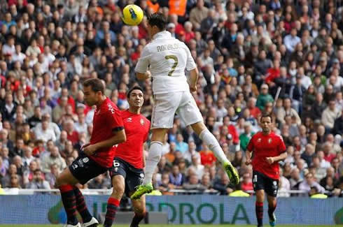 Cristiano Ronaldo great jump and header against Osasuna, in La Liga 2011/2012