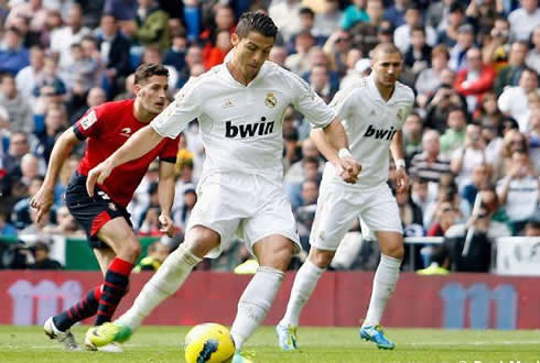 Cristiano Ronaldo scoring a goal from a penalty kick against Osasuna