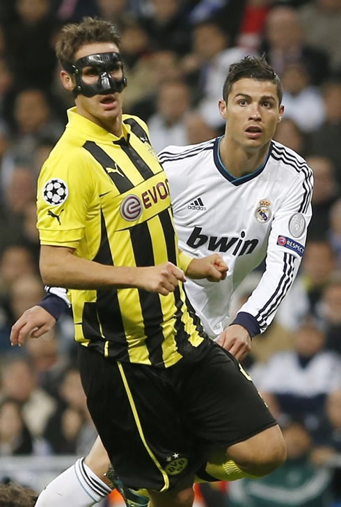 Cristiano Ronaldo and Sebastian Kehl, in Real Madrid 2-2 Borussia Dortmund, for the Champions League group stages in 2012-2013