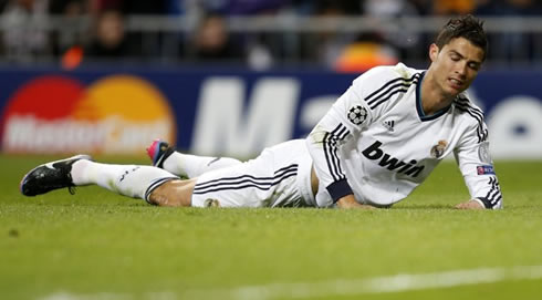 Cristiano Ronaldo lied on the ground with his eyes close, in Real Madrid 2-2 Borussia Dortmund