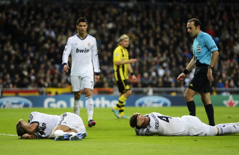 Cristiano Ronaldo looking at Pepe and Sergio Ramos on the ground, after having clashed their heads against each other