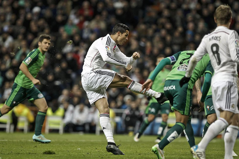Cristiano Ronaldo right-foot strike in Real Madrid 3-0 Celta de Vigo for the Spanish League
