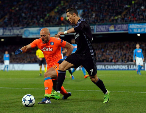 Cristiano Ronaldo dribbling Napoli's goalkeeper Reina, in Napoli vs Real Madrid for the UEFA Champions League 2017