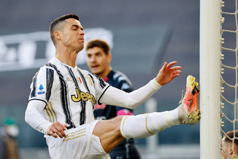 Cristiano Ronaldo kicking the post