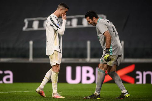 Cristiano Ronaldo talking to Buffon