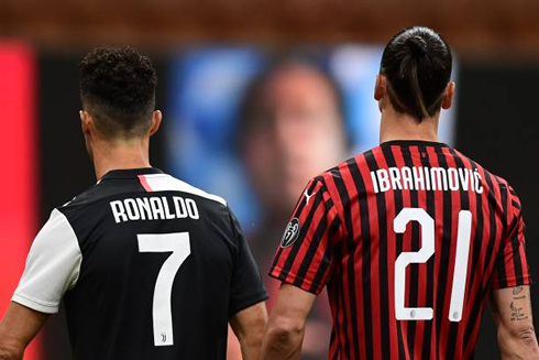 Cristiano Ronaldo next to Zlatan Ibrahimovic in Milan vs Juve in 2020