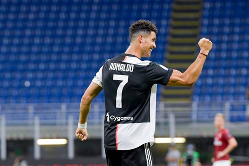 Cristiano Ronaldo celebrates his goal in AC Milan 4-2 Juventus