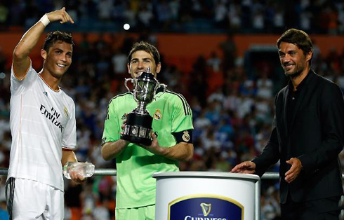 Cristiano Ronaldo giving credit to Iker Casillas, with Paolo Maldini next to the two, in the United States, 2013