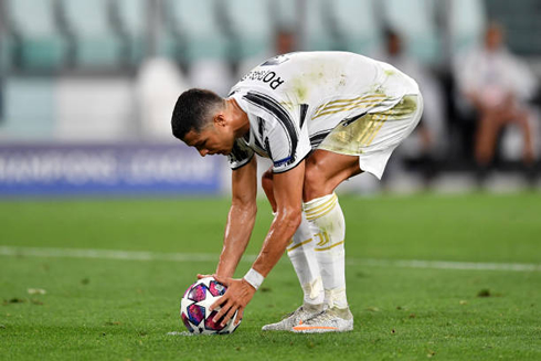Cristiano Ronaldo placing the ball on the spot before taking a penalty-kick
