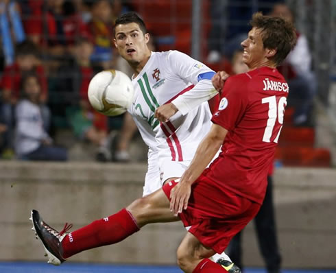 Cristiano Ronaldo right foot curled shot, in Luxembourg 1-2 Portugal, in 2012