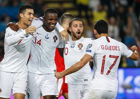 Cristiano Ronaldo next to William Carvalho, Bernardo Silva and Gonçalo Guedes